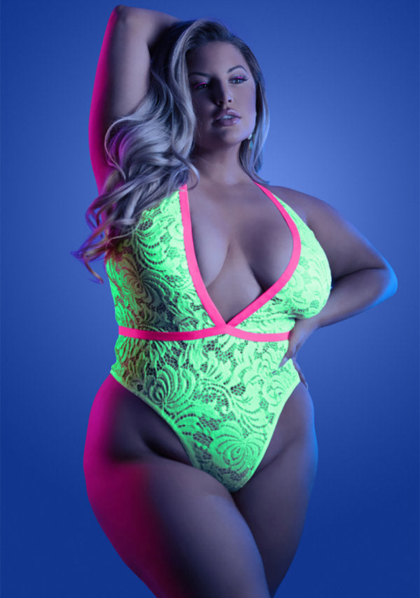 Load image into Gallery viewer, Plus Size Spotlight Teddy
