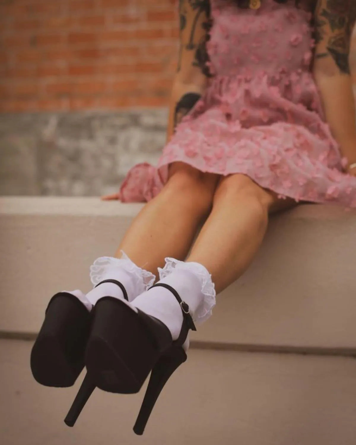 Load image into Gallery viewer, Diem Lace Ruffle Anklet Socks
